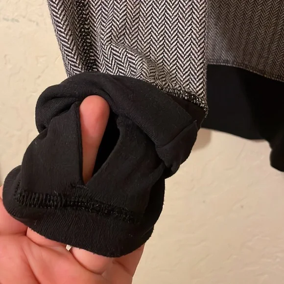 Lululemon pull over hoodie - Picture 6 of 9